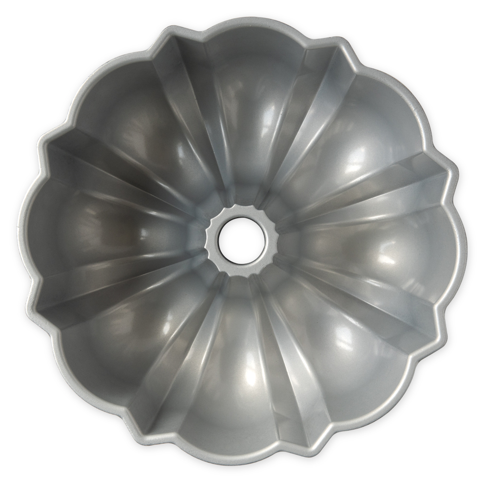 Nordicware Classic Bundt Cake Pan 12-Cup / 2.8 Liter image 1