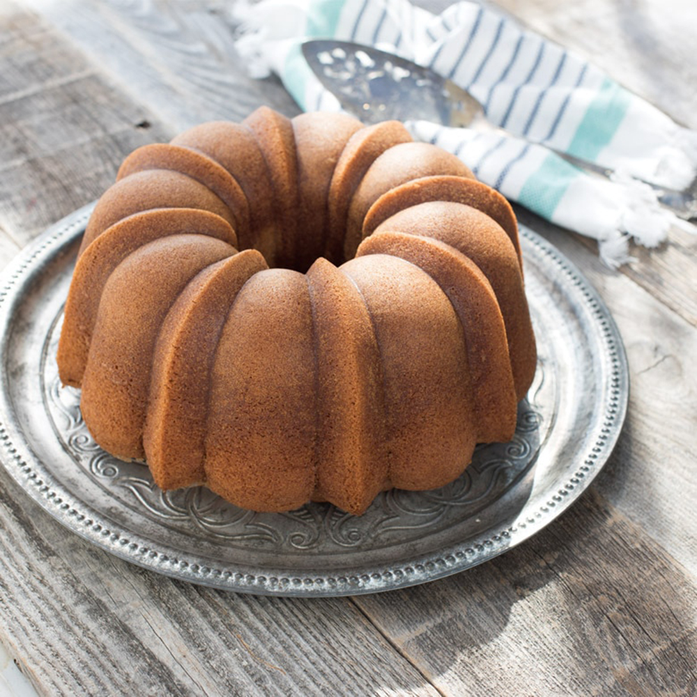 Nordicware Classic Bundt Cake Pan 12-Cup / 2.8 Liter image 3