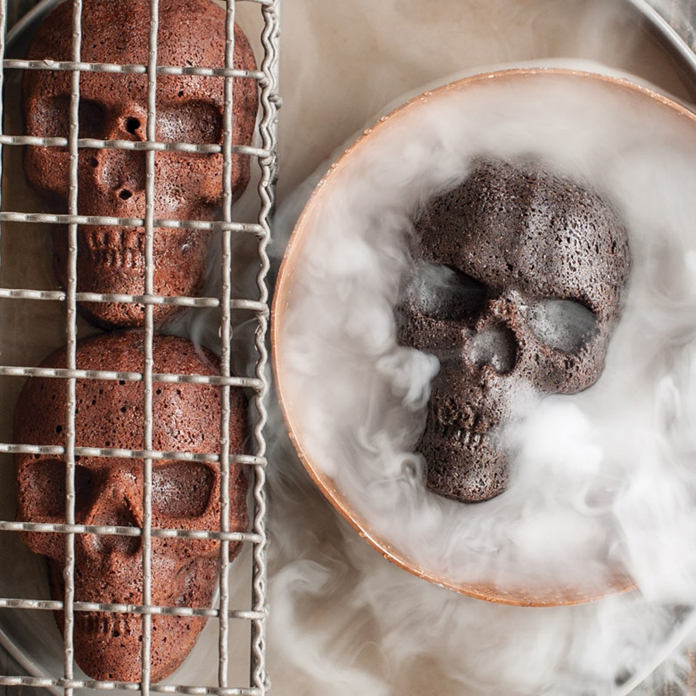Nordic Ware Haunted Skull Cakelet Pan image 6