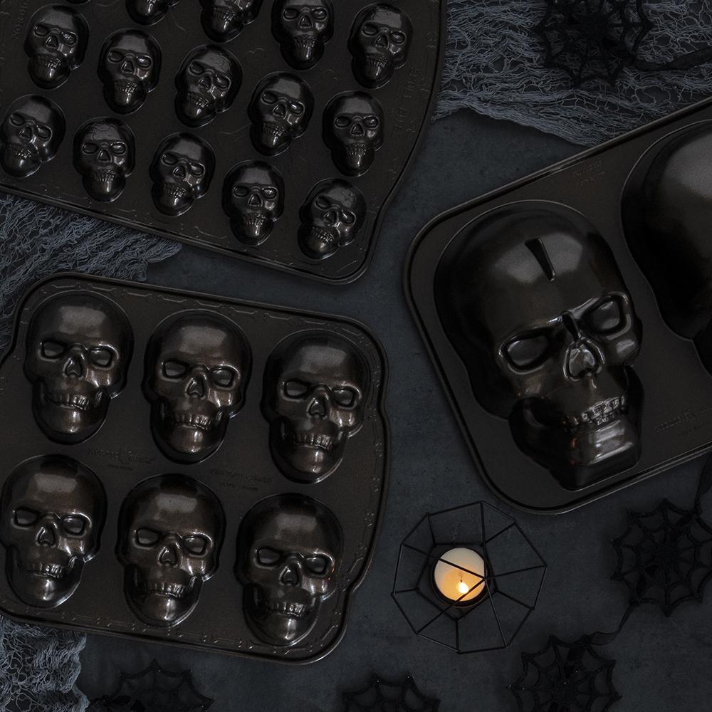 Nordic Ware Haunted Skull Cakelet Pan image 7