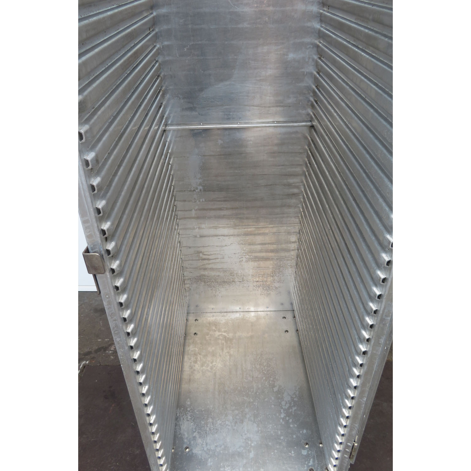 Cres Cor 100-1841D Enclosed Pan Rack Cabinet, Used Excellent Condition image 2