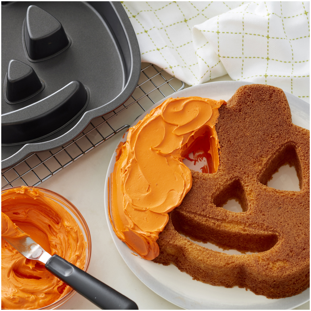 Wilton Non-Stick Jack-O-Lantern Pan image 3