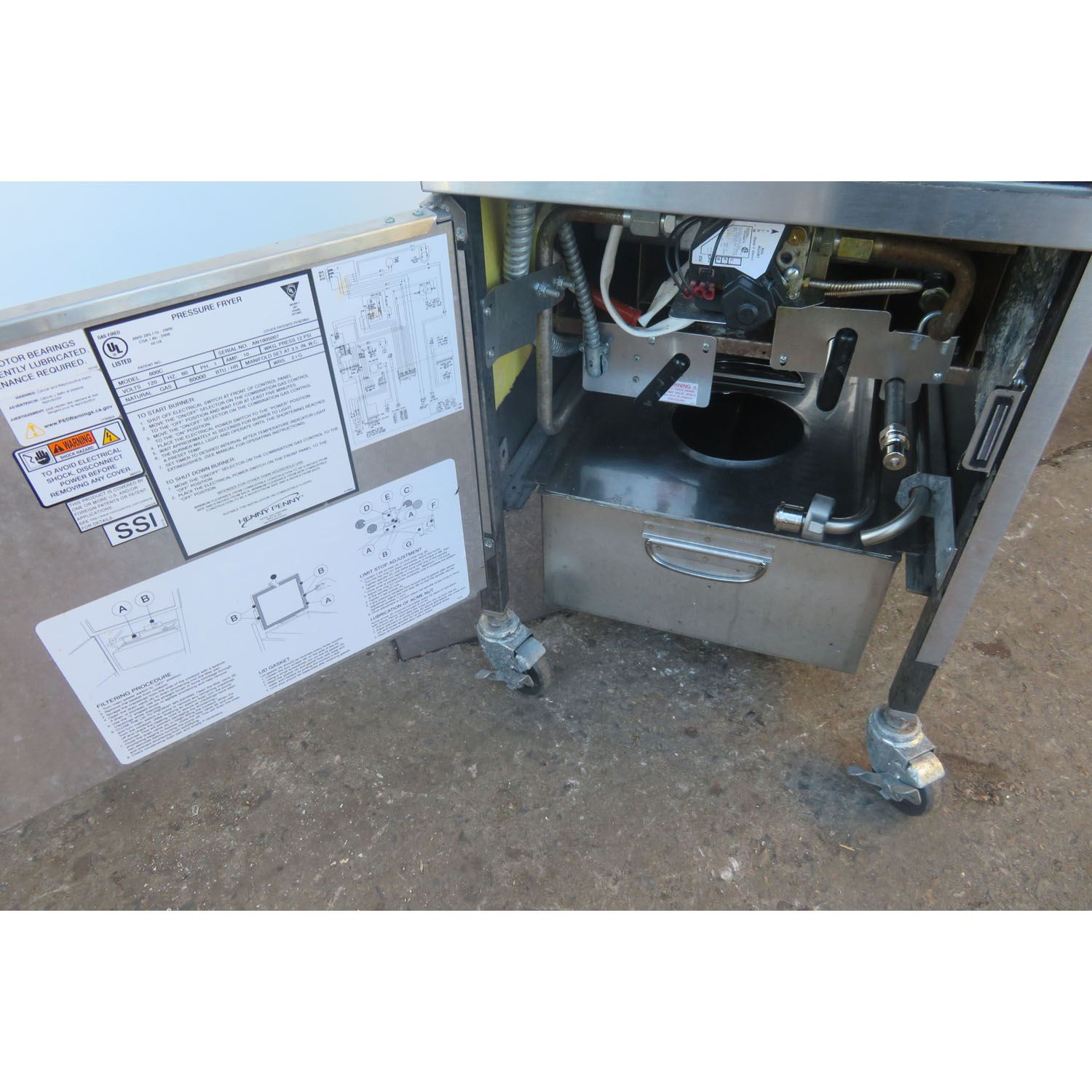 Henny Penny 600C Pressure Fryer, W/Filter System, Used Excellent Condition image 2