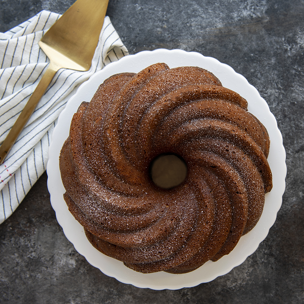 Nordic Ware Swirl Bundt Pan, 10 Cup image 3