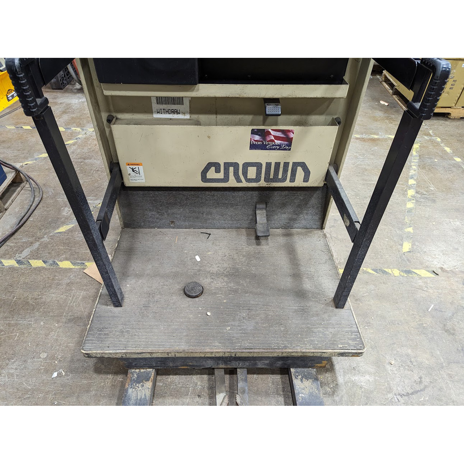 Crown 30SP42TT Electric Order Picker, With Charger, Used Excellent Condition image 3