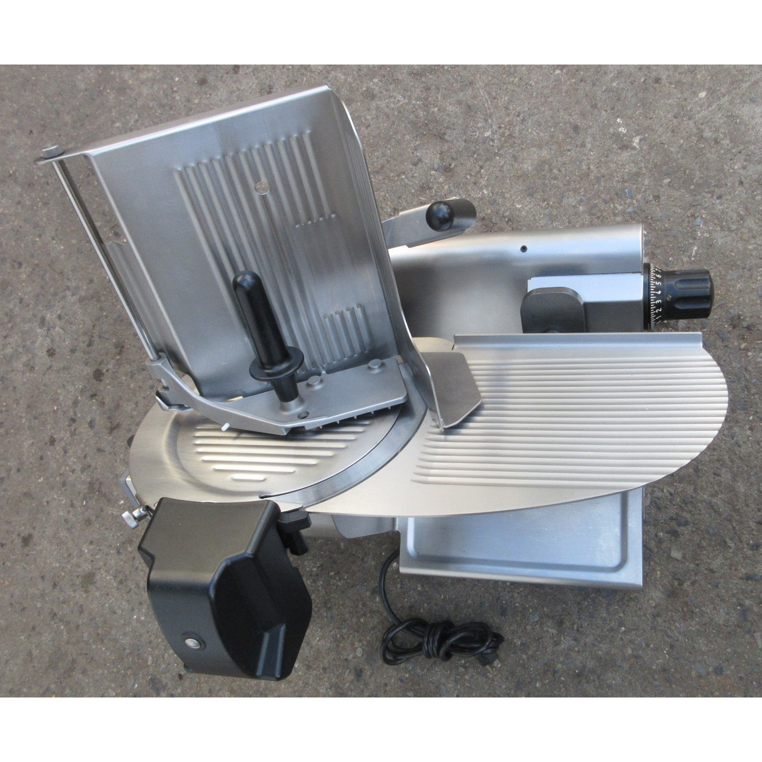 Globe 3600N Meat Slicer, Used Great Condition image 2
