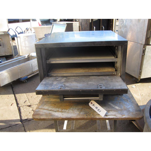 Bakers Pride Counter Top Pizza/ Pretzel Oven Model # P22 Used Good Condition image 1