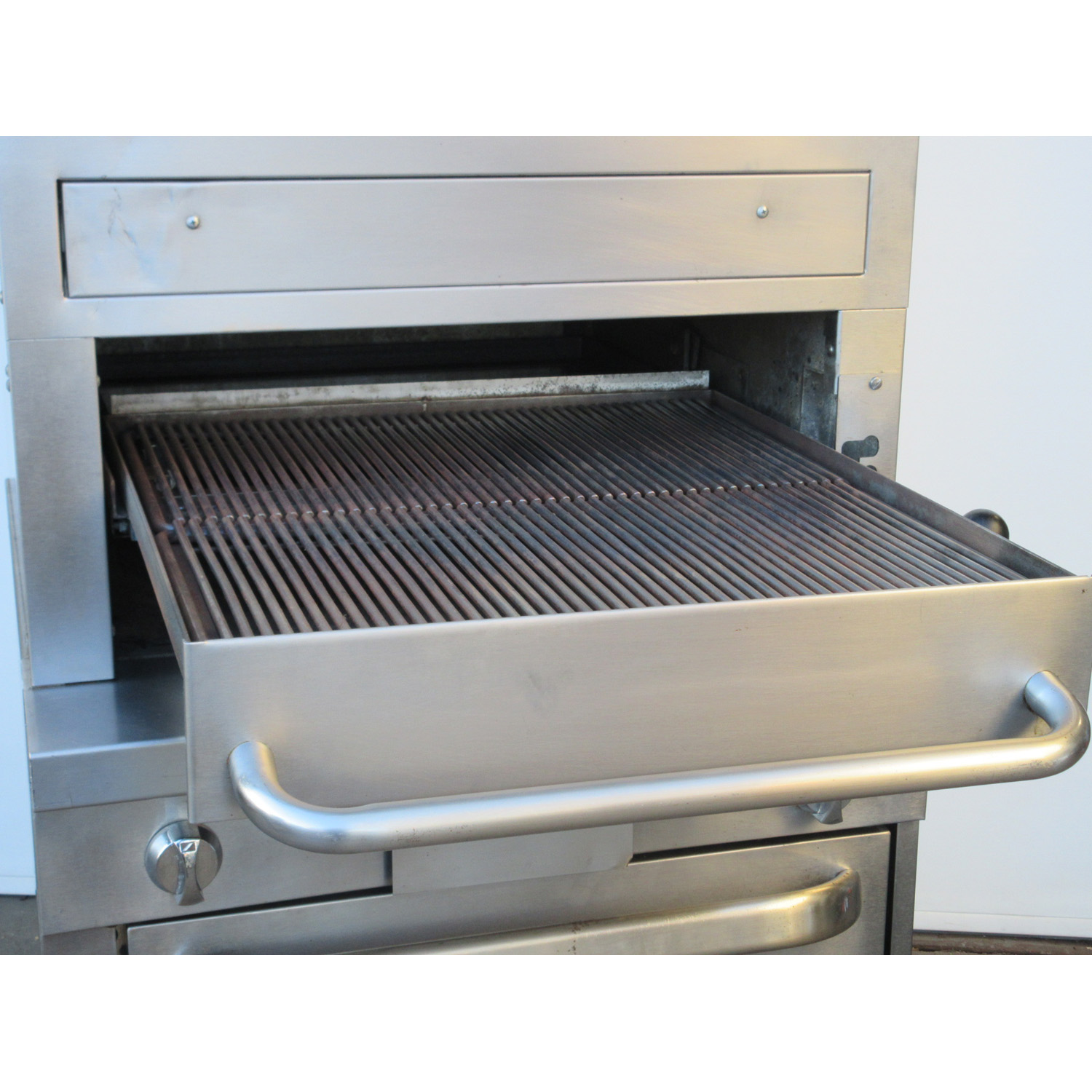 Southbend P32A-3240 Broiler with Convection Oven, Gas, Used Excellent Condition image 3