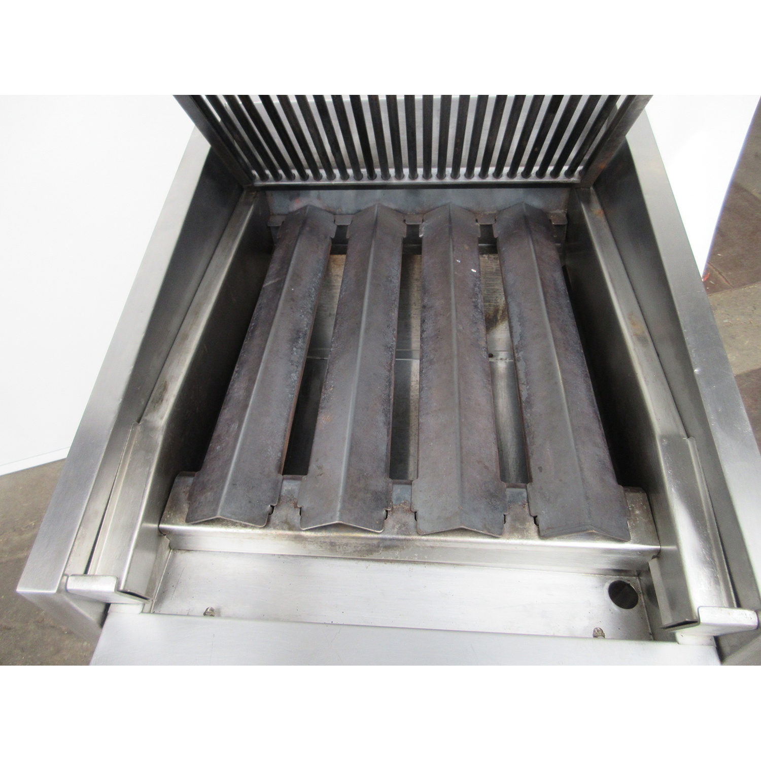 MagiKitch'n FM-RMB-624 Radiant Broiler 24'', Used Excellent Condition image 2