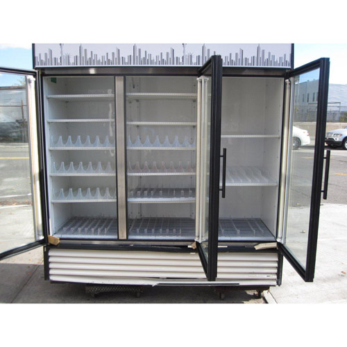 True 3 Swing Glass Door Merchandiser Refrigerator Used Excellent  image 4