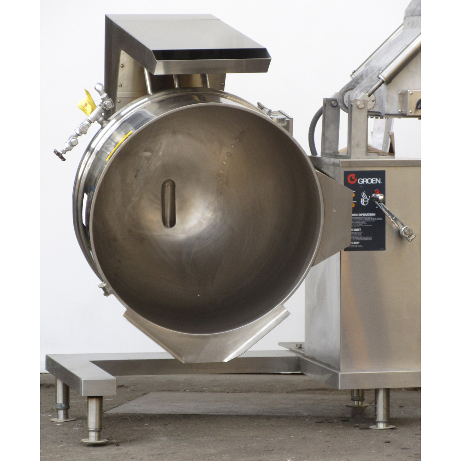Groen DHT60-INA/2 60 Gallon Tilt Kettle, With Tilt-out Twin Shaft Scraper Mixer, Brand New image 4