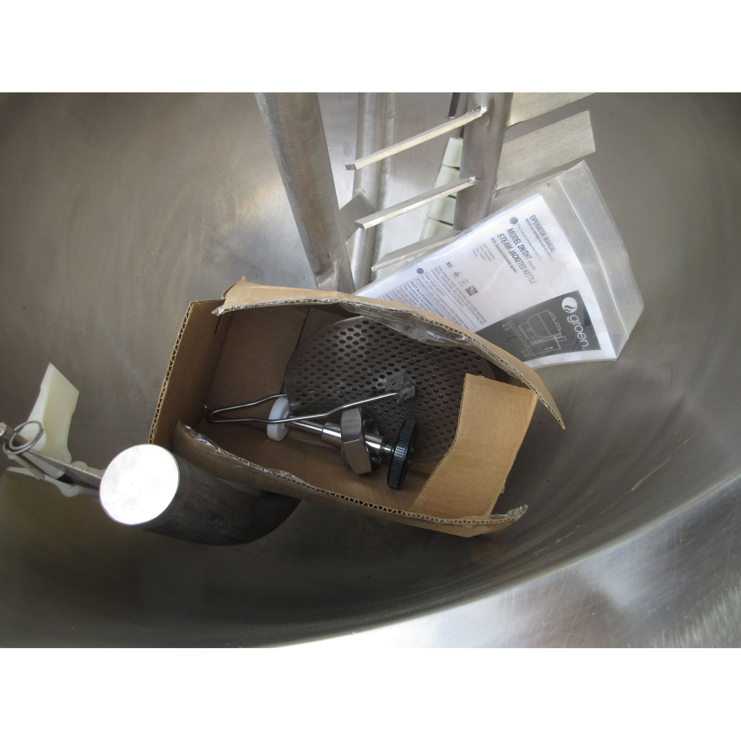 Groen DHT60-INA/2 60 Gallon Tilt Kettle, With Tilt-out Twin Shaft Scraper Mixer, Brand New image 6
