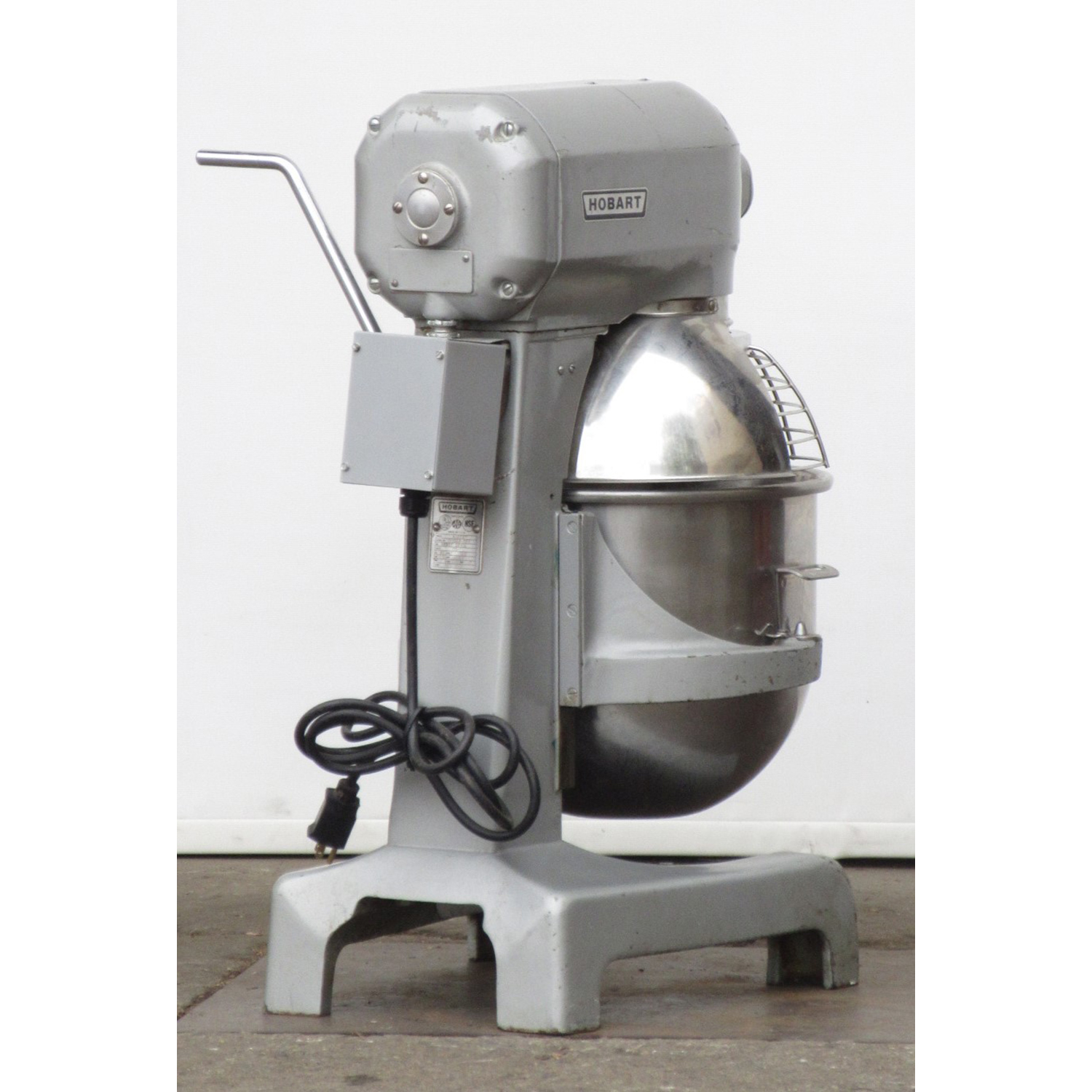 Hobart A200T 20 Qt Mixer With Bowl And 2 Attachments Included, Used Excellent Condition image 2