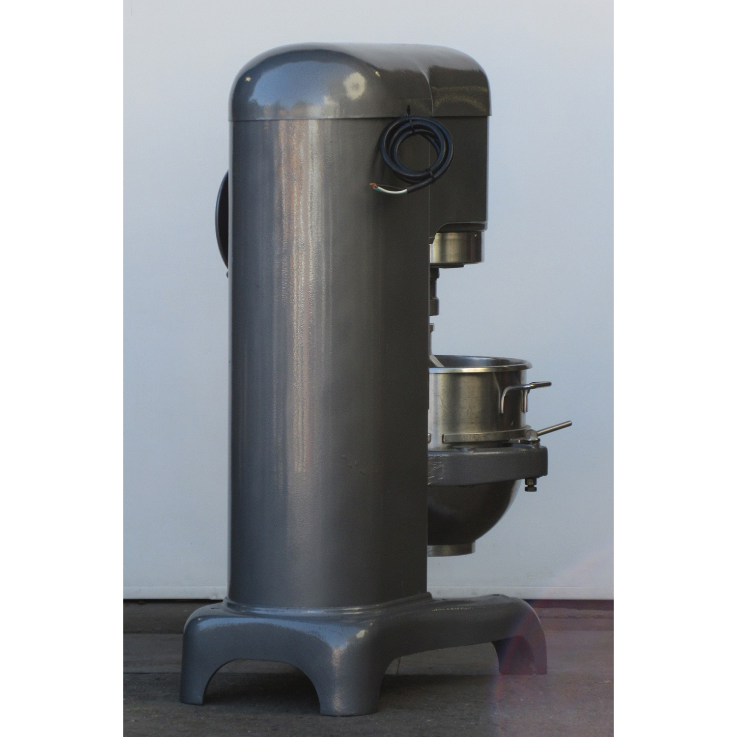 Hobart H600 60 Qt Mixer Bowl And 2 Attachments Included, Used Excellent Condition image 3