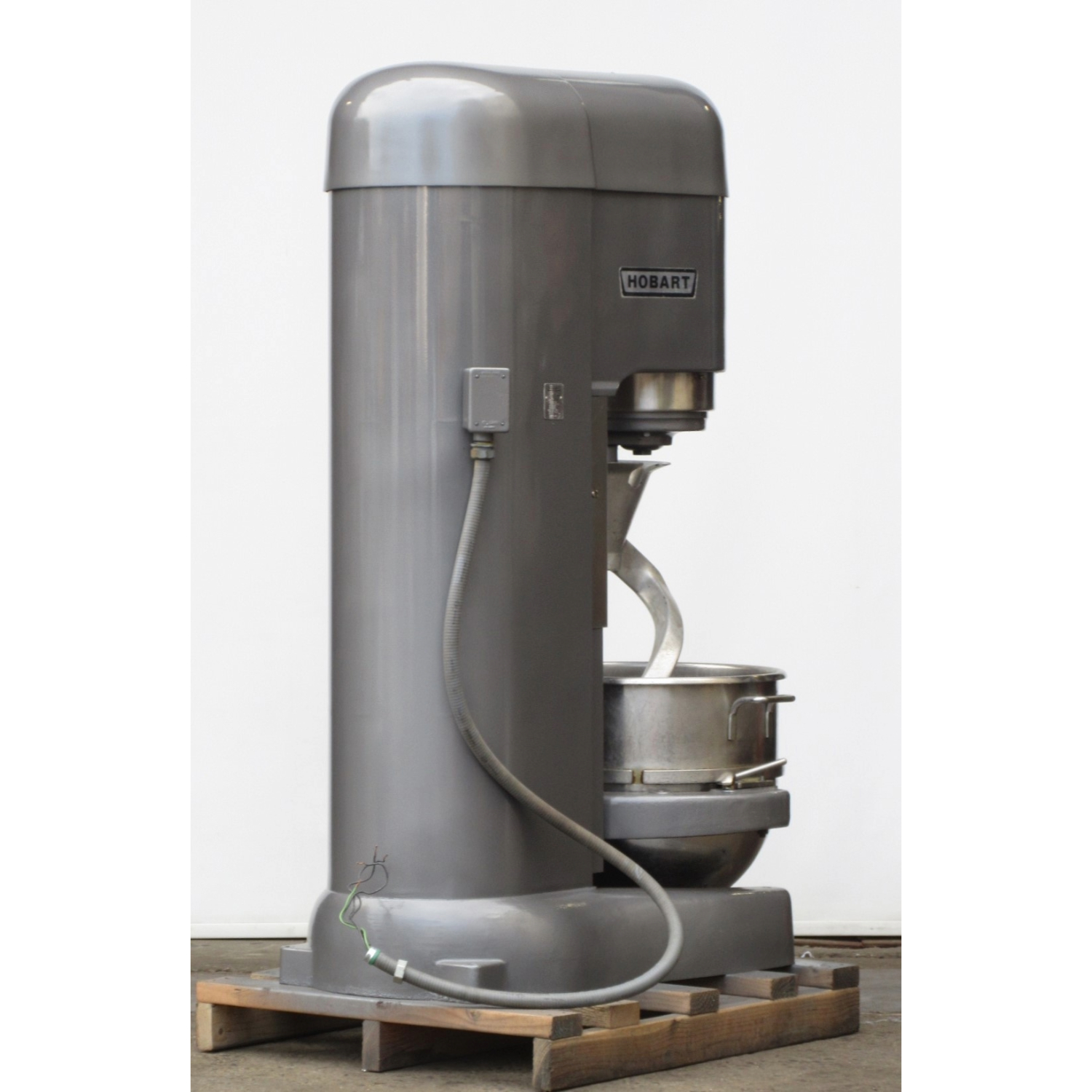 Hobart M802 80 Qt Mixer, Bowl And 2 Attachments Included, Used Excellent Condition image 2