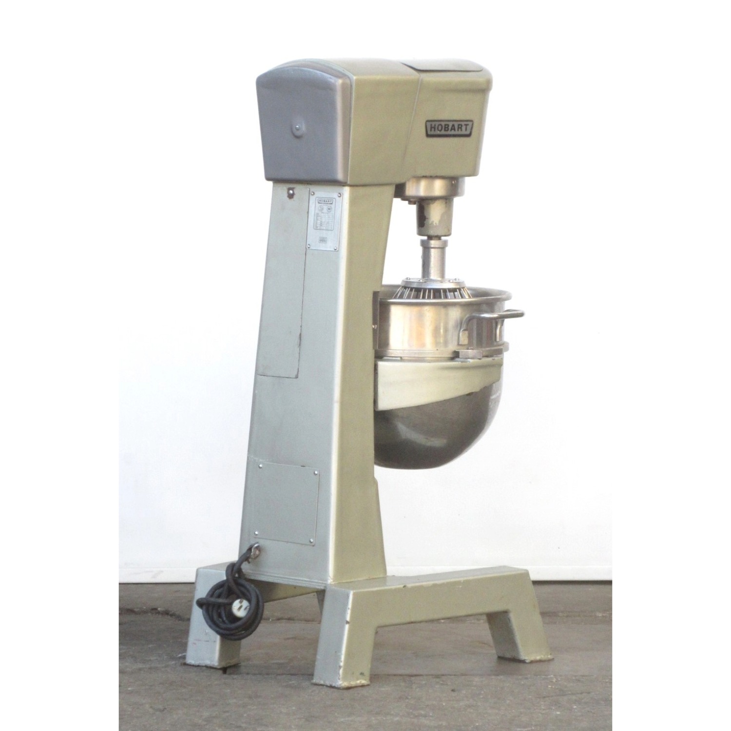 Hobart D300 Mixer 30 Qt, Bowl And 2 Attachments Included, Used Excellent Condition image 1