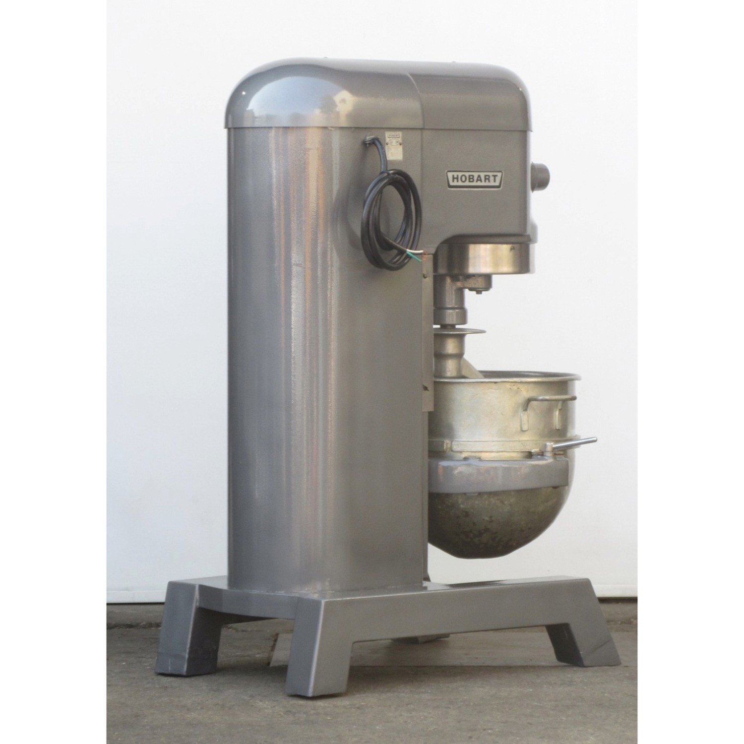 Hobart H600 60 Qt Mixer Bowl And 2 Attachments Included, Used Excellent Condition image 2