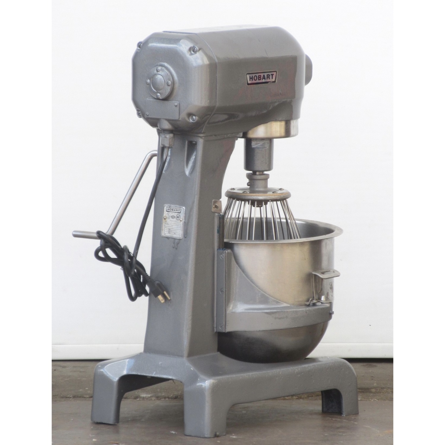 Hobart A200 Mixer 20 Qt, Bowl And 2 Attachments Included, Used Excellent Condition image 2