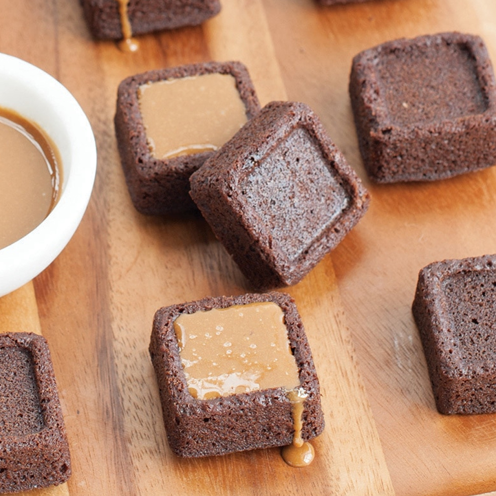 Nordic Ware Brownie Bites Pan, 16 Cavities image 1