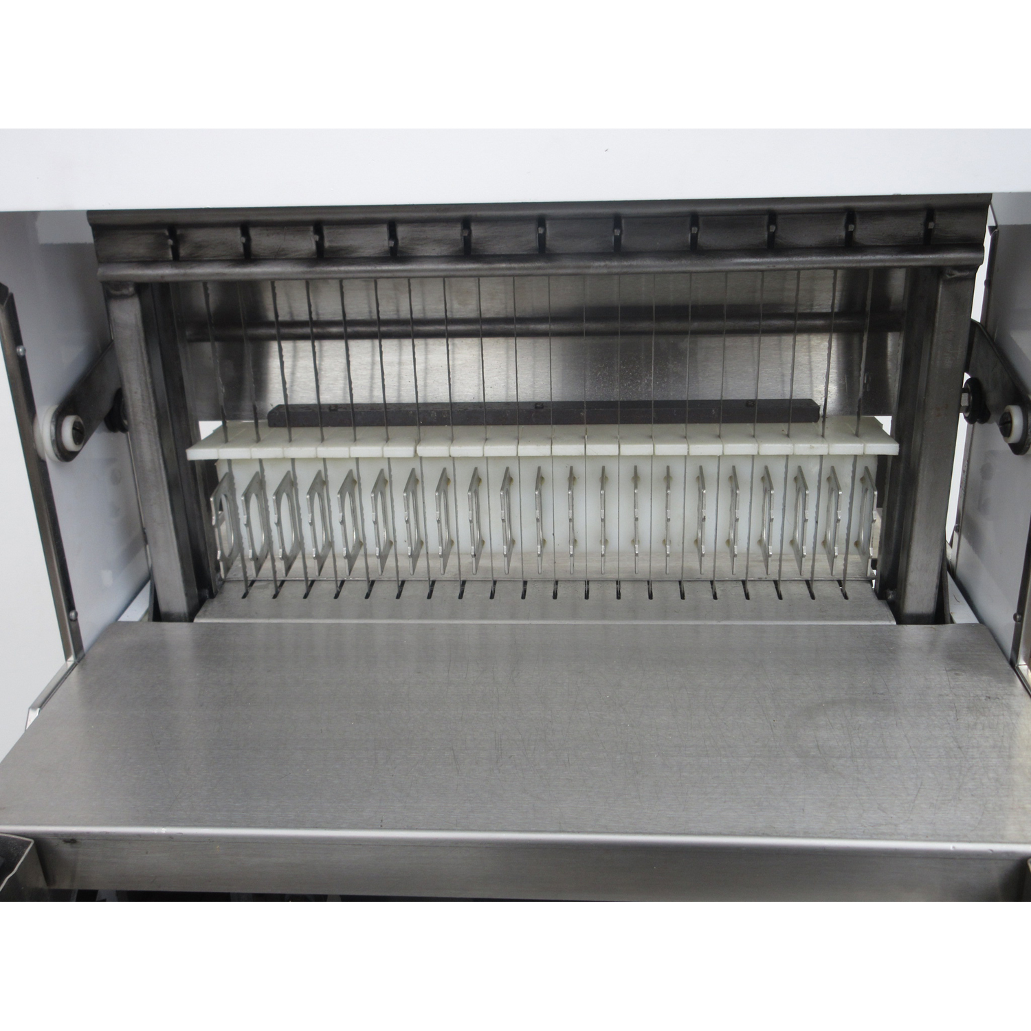 Oliver 777 Bread Slicer 3/4" Slices, Used Excellent Condition image 2