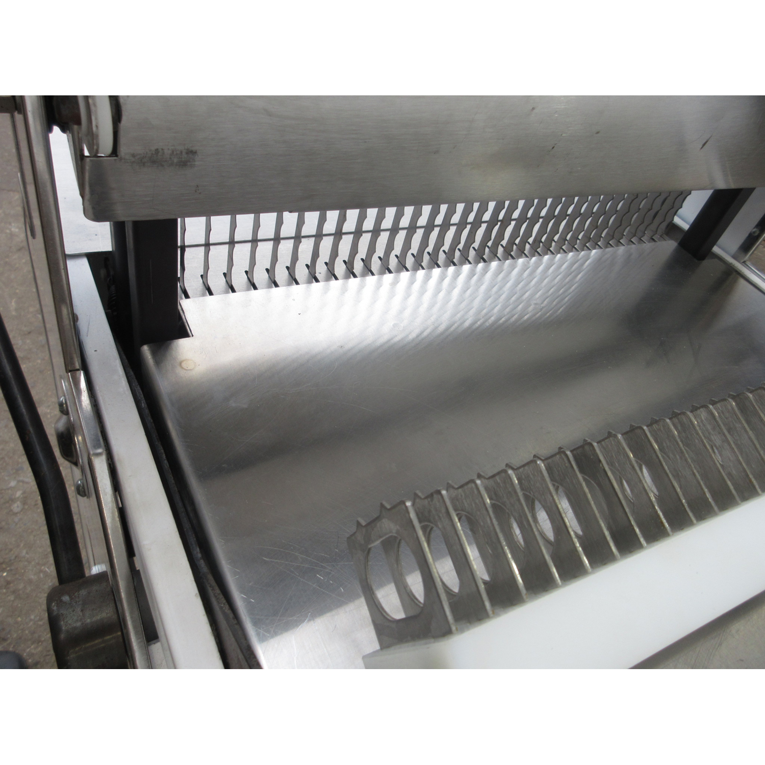 Oliver 777 Bread Slicer 1/2" Cut, Used Excellent Condition image 3