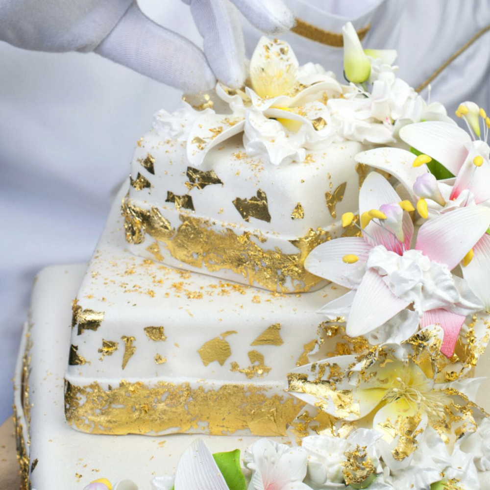 Cornucopia Edible Gold Leaf Booklet, 25 Sheets - 3-3/8" x 3-3/8" image 2