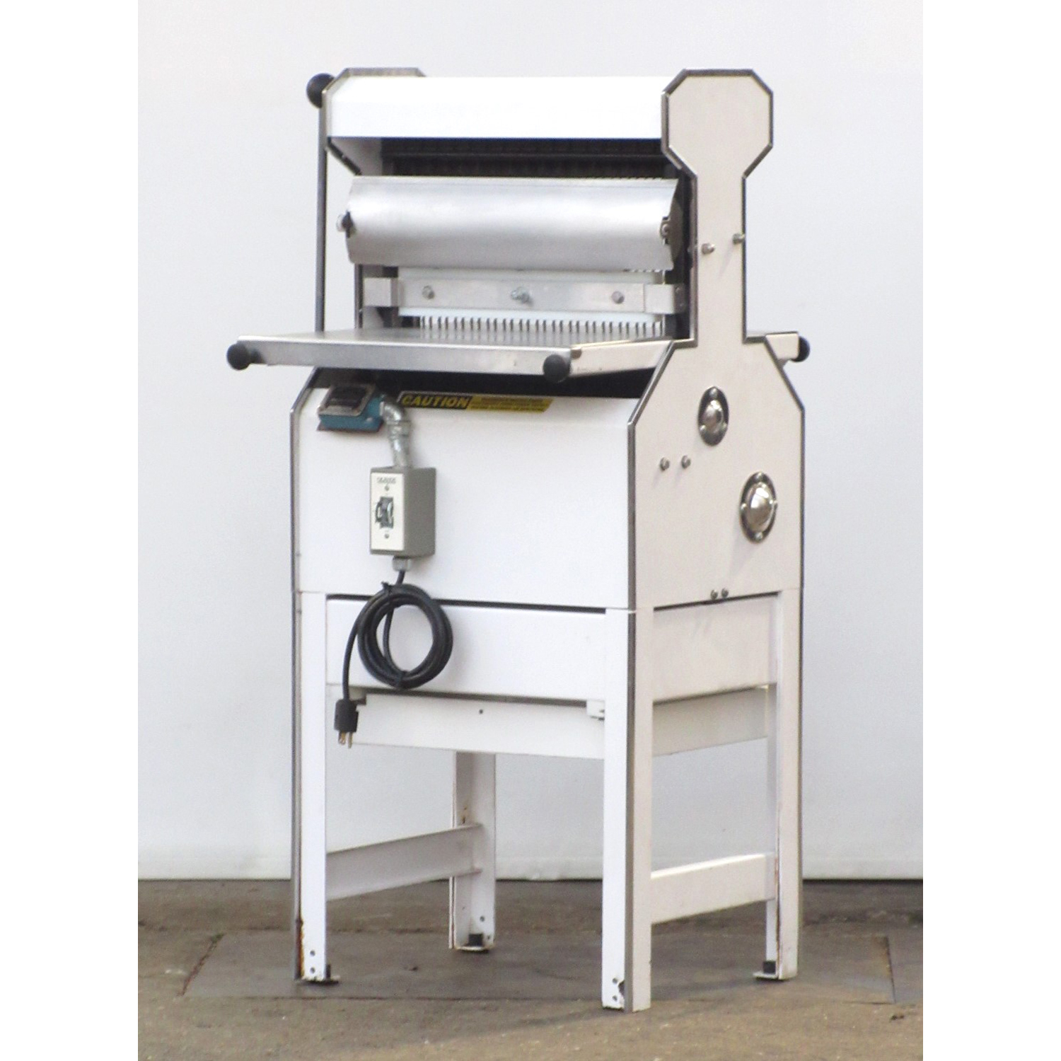 Oliver 777 Bread Slicer 1/2" Cut, Used Excellent Condition image 1