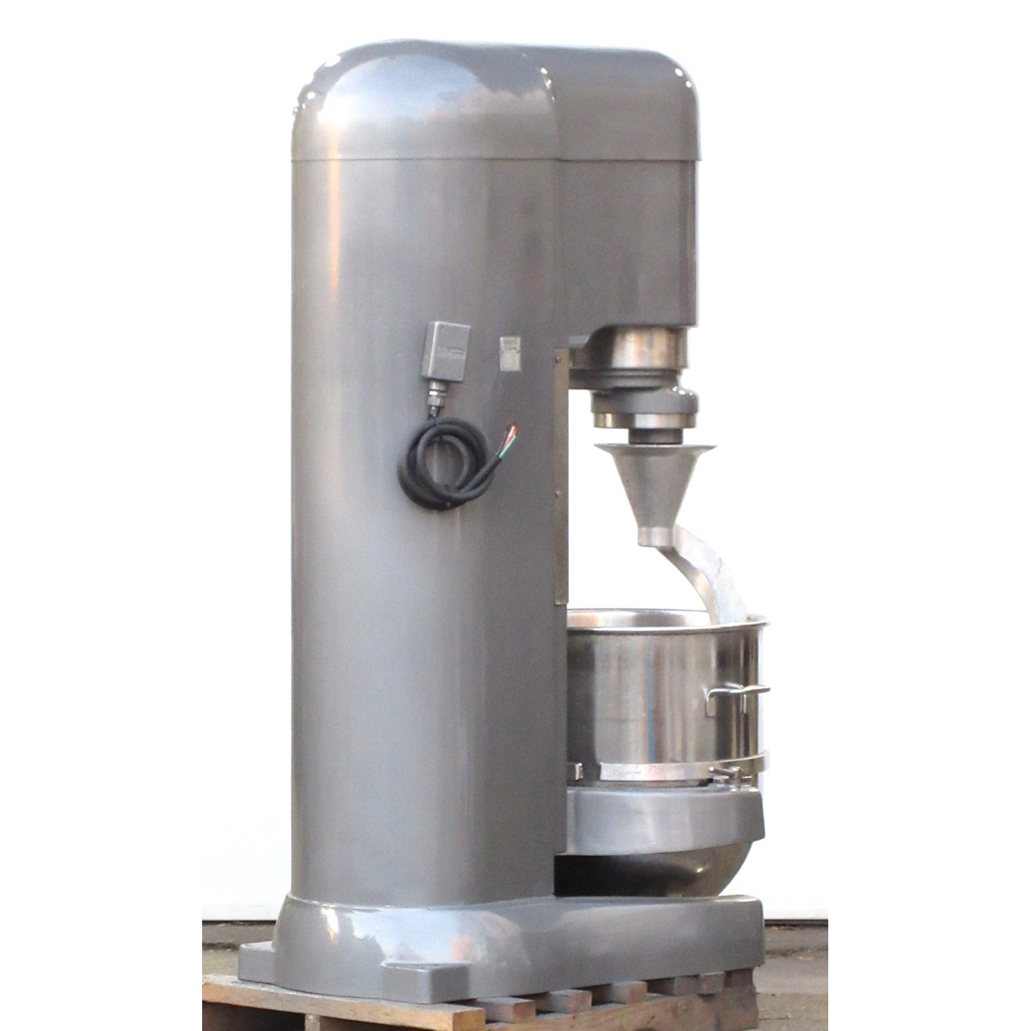 Hobart V1401 Mixer 140 Qt, Bowl And 2 Attachments Included, Used Excellent Condition image 2