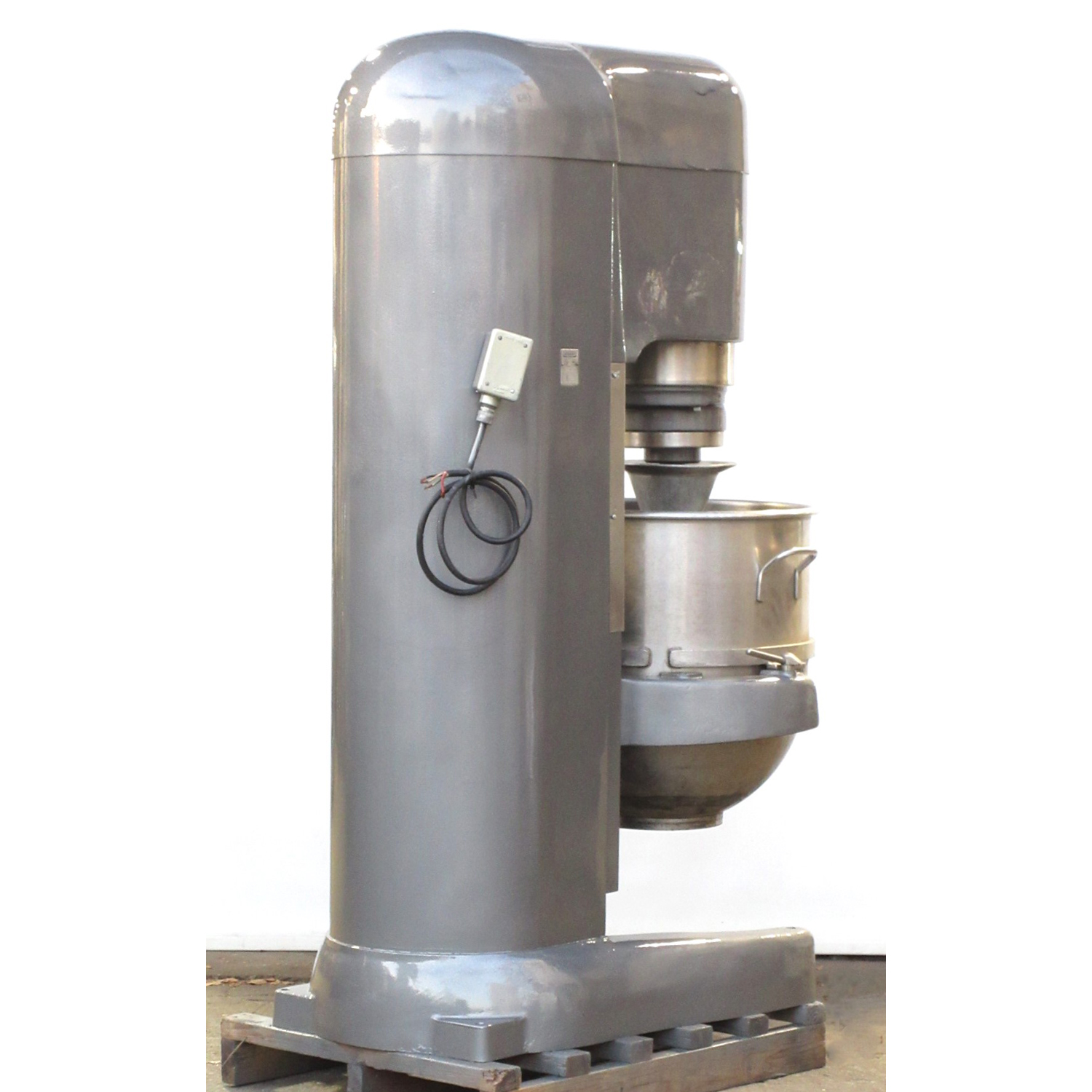 Hobart V1401 Mixer 140 Qt, Bowl And 2 Attachments Included, Used Excellent Condition image 2