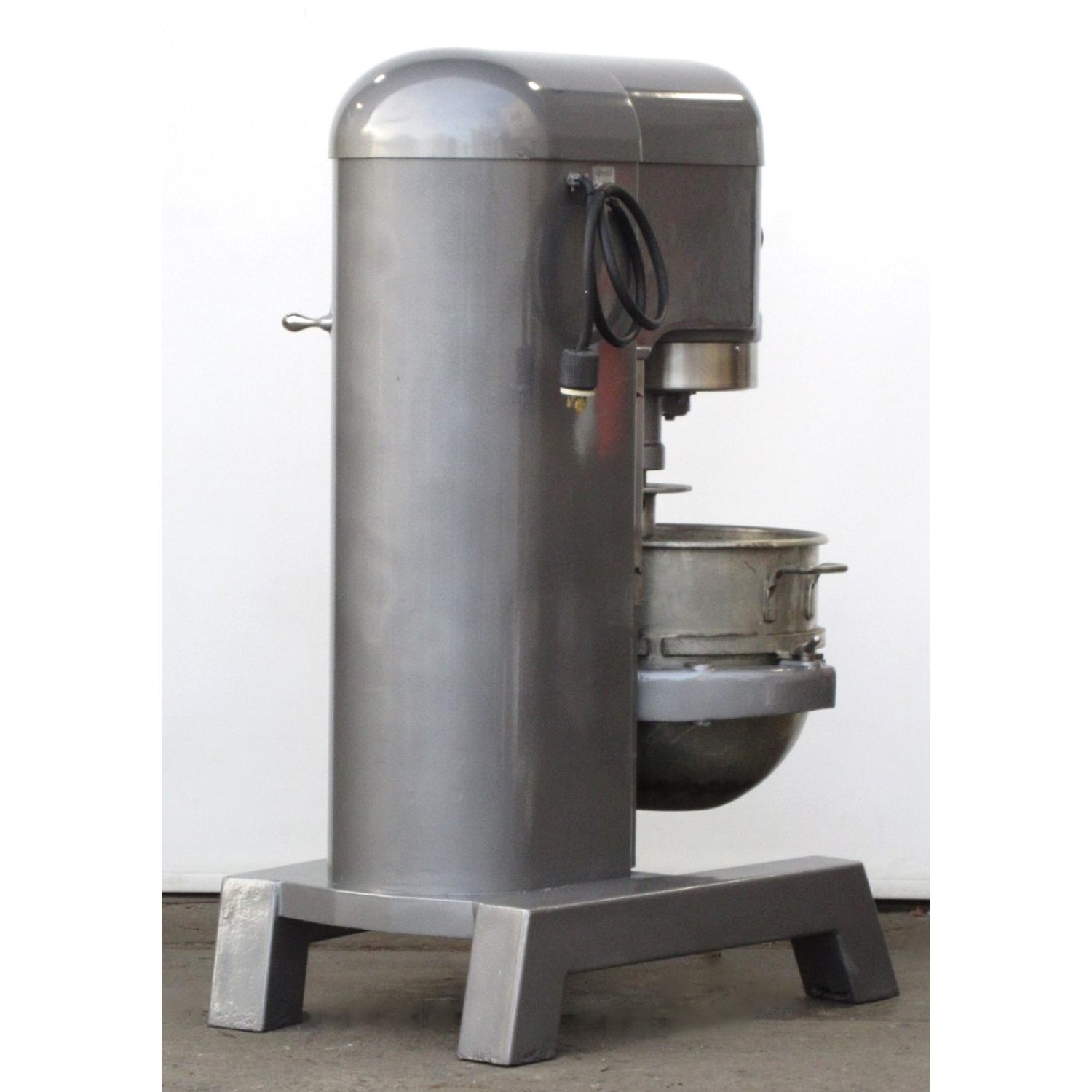 Hobart H600 60 Qt Mixer Bowl And 2 Attachments Included, Used Excellent Condition image 2