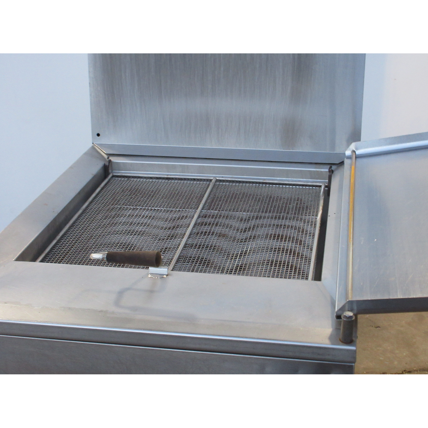 Pitco 24RUFMS Gas Donut Fryer. Used Excellent Condition image 1