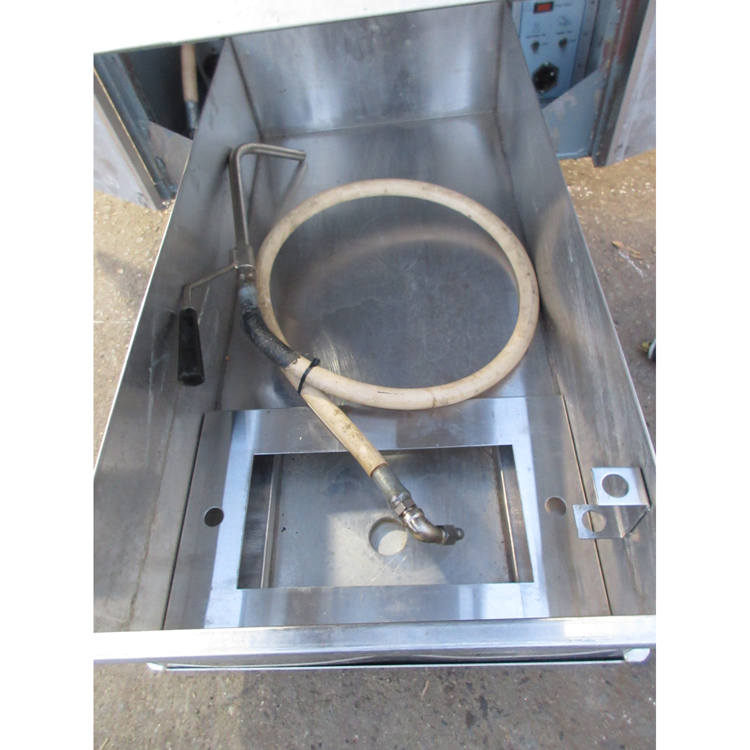 Pitco 24RUFMS Gas Donut Fryer. Used Excellent Condition image 5