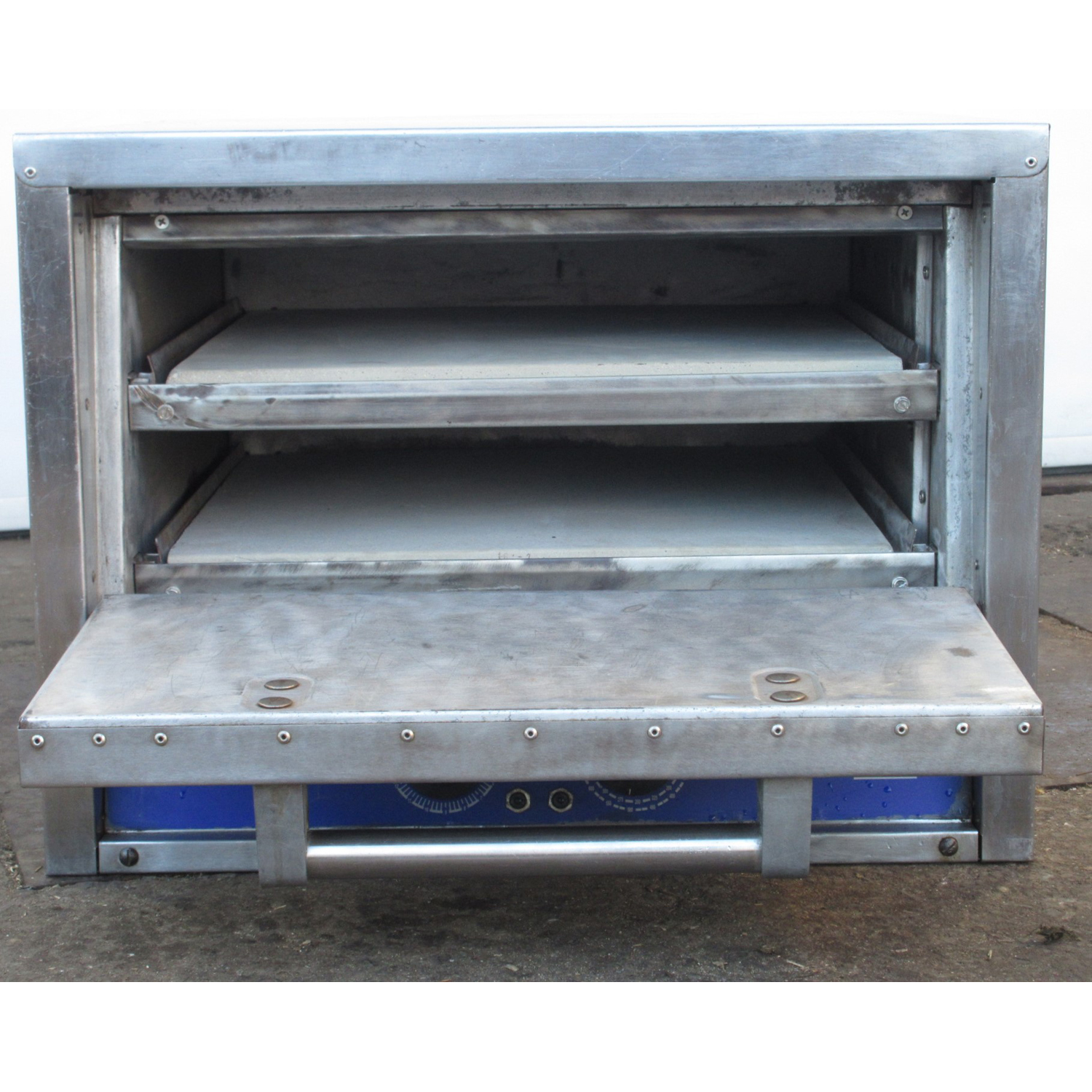 Bakers Pride P18 Countertop Electric Pizza Oven, Used Excellent Condition image 1