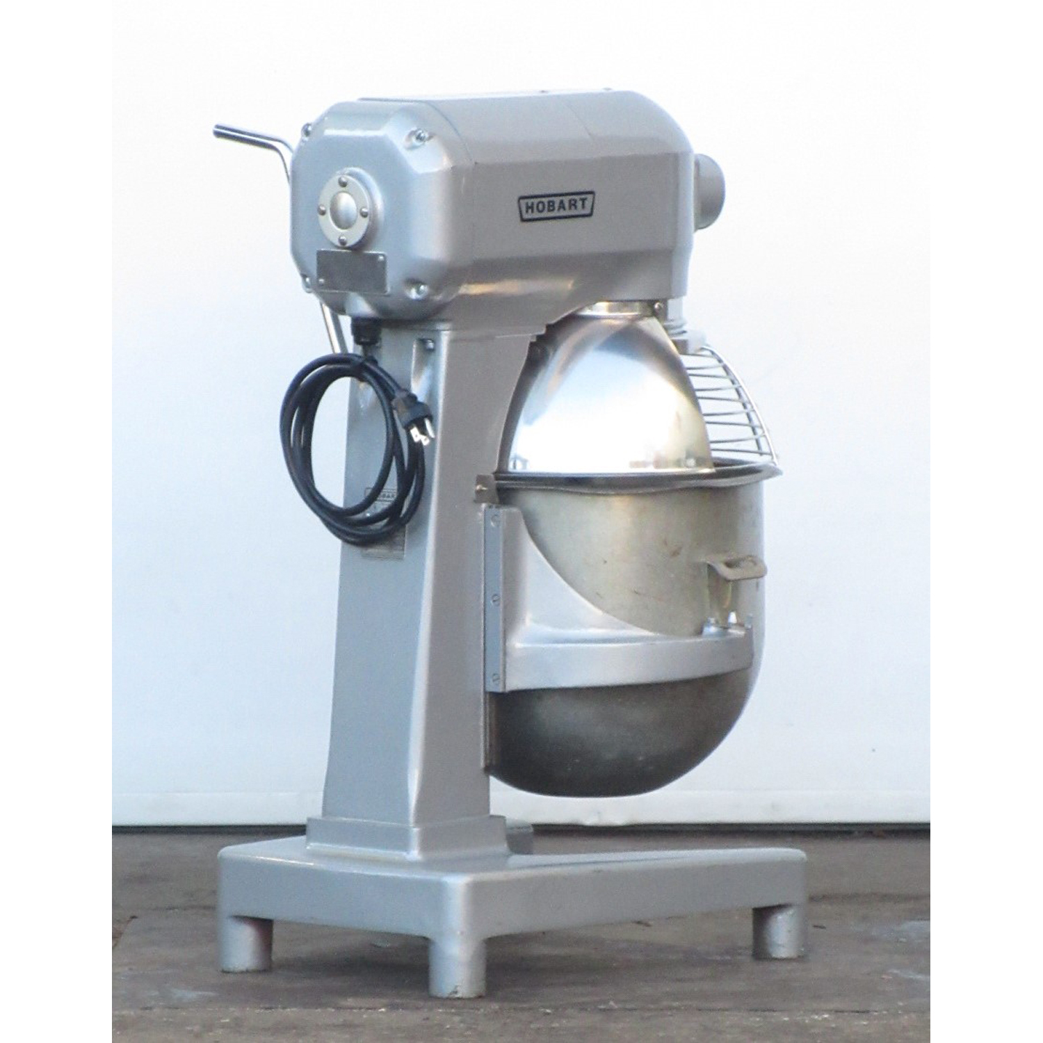 Hobart A200 Mixer 20 Qt, Bowl And 2 Attachments Included, Used Excellent Condition image 2