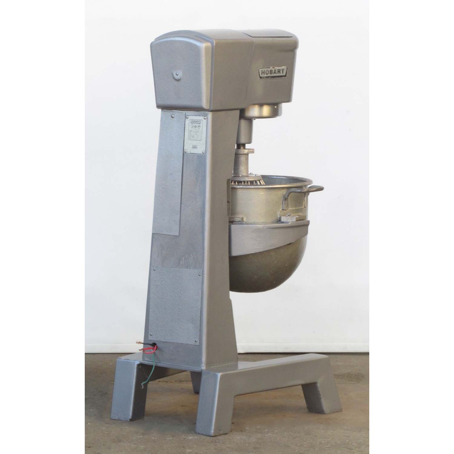 Hobart D300 Mixer 30 Qt, 460 Volt, Bowl And 2 Attachments Included, Used Excellent Condition image 2