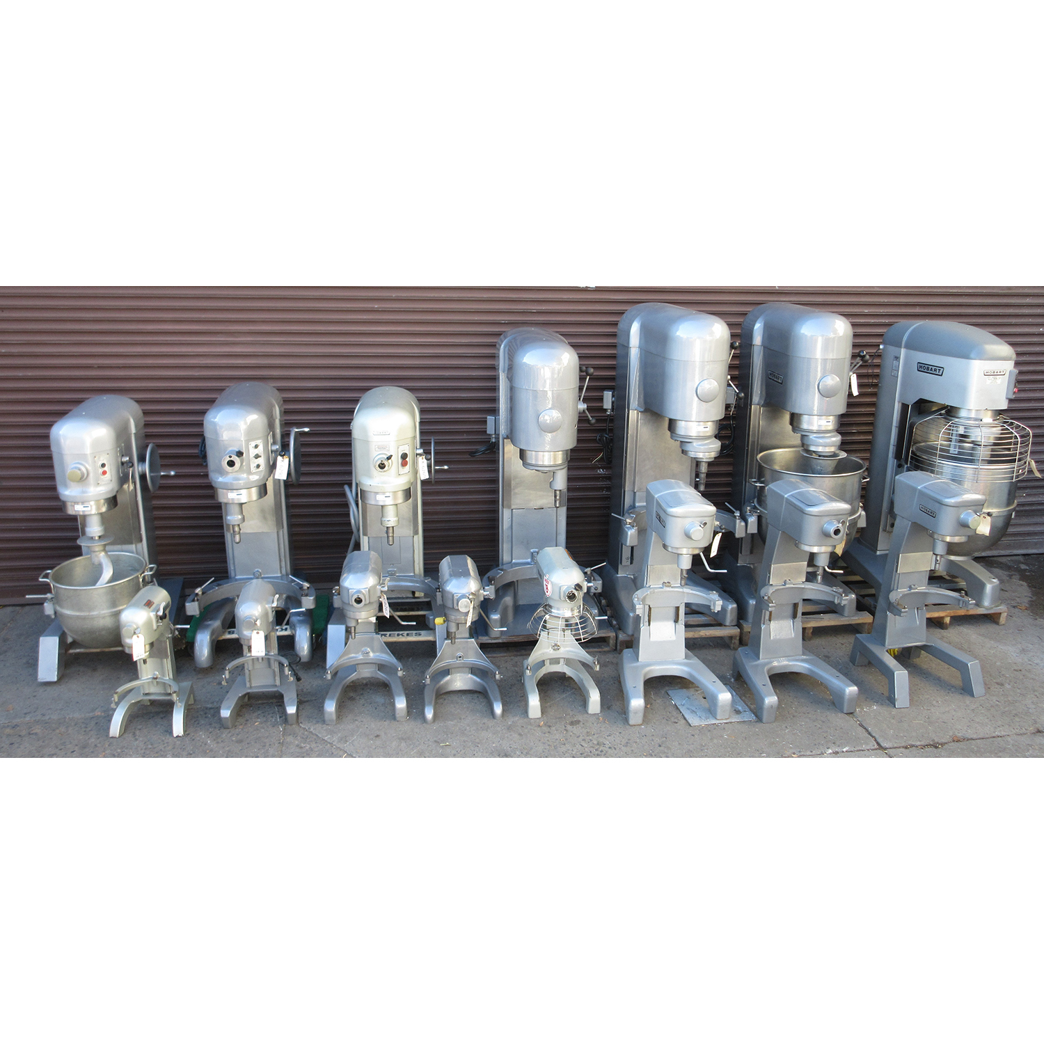 Hobart D300 Mixer 30 Qt, Bowl And 2 Attachments Included, Used Excellent Condition image 4