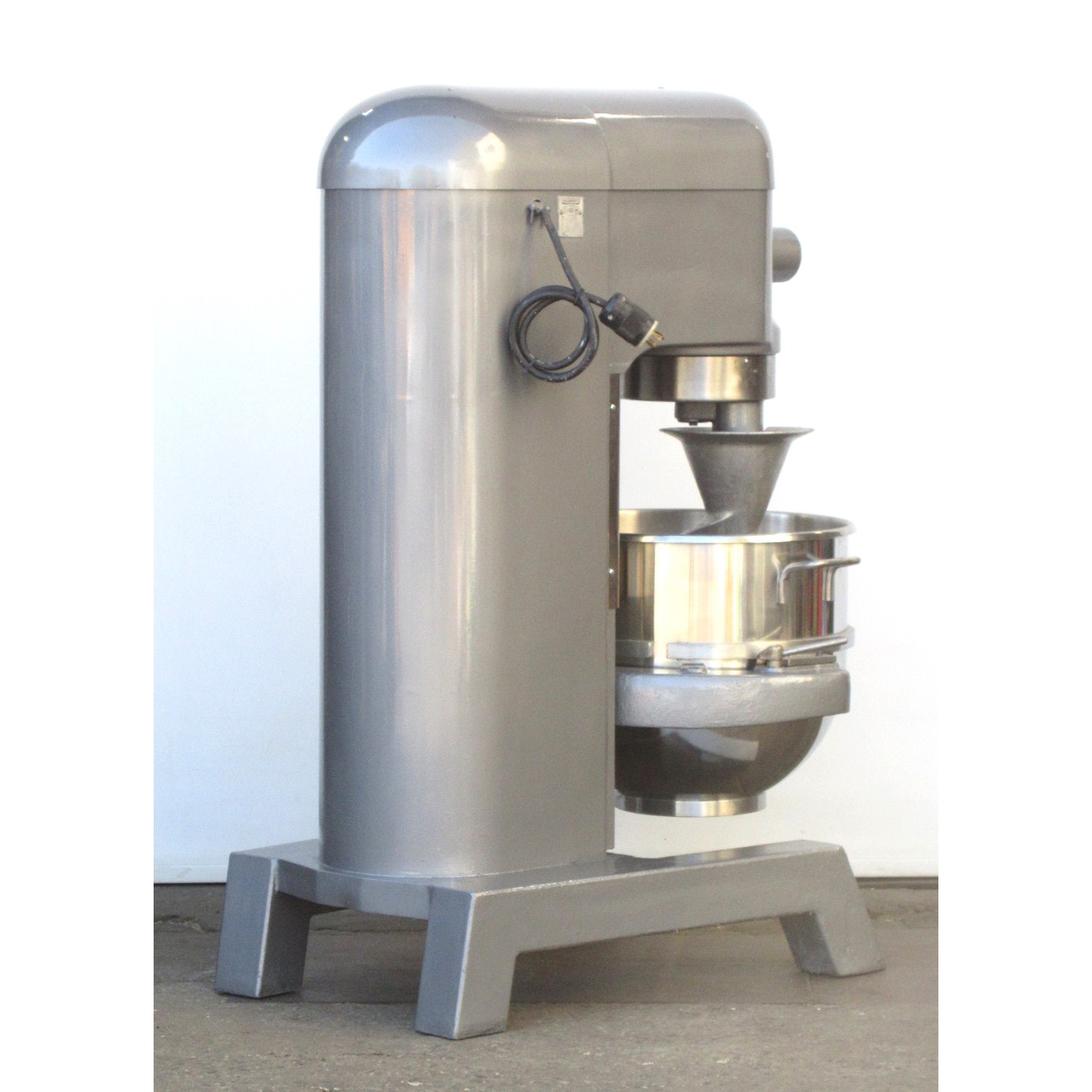 Hobart L800 80 Qt Mixer, Bowl And 2 Attachments Included, Used Excellent Condition image 2