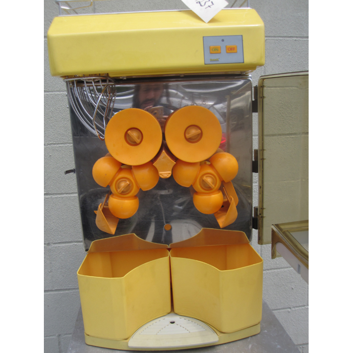 Zumex Automatic Orange/Lemon Juicer Machine Model OJ200 image 3