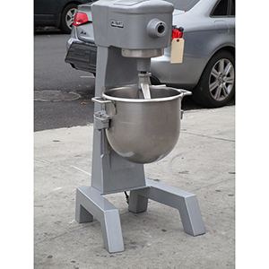 Hobart 30 Quart Mixer D300, Great Condition image 3