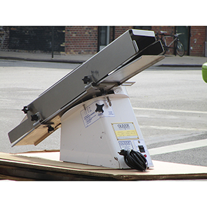 Oliver Bagel Slicer 702N, Excellent Condition image 2