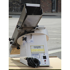 Oliver Bagel Slicer 702N, Excellent Condition image 3