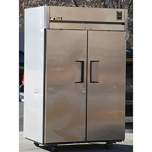 True 2 Solid Door Reach-in Refrigerator TG2R-2S, Very Good Condition image 3