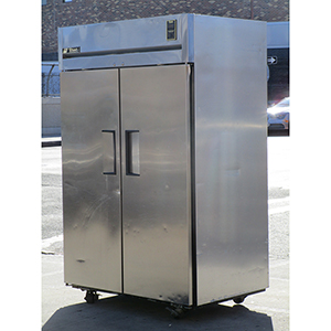True 2 Solid Door Reach-in Refrigerator TG2R-2S, Very Good Condition image 5