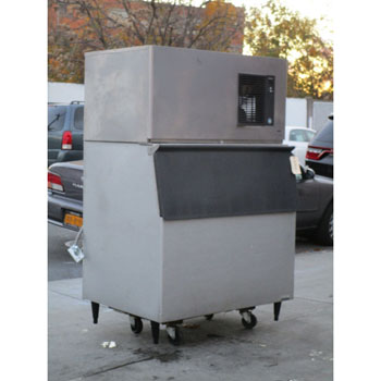 Hoshizaki IM-500SAA 44" Air Cooled Regular Cube Ice Machine - 500 lb. With Bin, Great Condition image 5