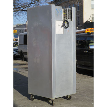 Traulsen G10010 30" One Section Solid Door Reach in Refrigerator - 24.2 Cu. Ft., Very Good Condition image 1