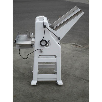 Oliver Gravity Feed Bread Slicer model #797 with Swing-Away Bagger model #1197, Great Condition image 1
