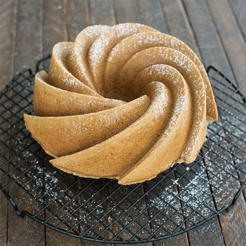 Nordic Ware 80677 Gold Heritage Bundt Pan, 10 Cup image 2