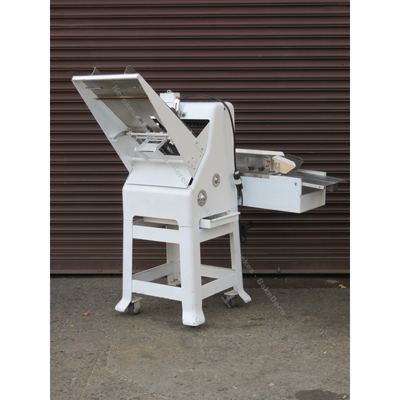 Oliver 797 Gravity Feed Bread Slicer  W/ 1197 Swing-Away Bagger , 1/2" Slices, Used Great Condition image 2