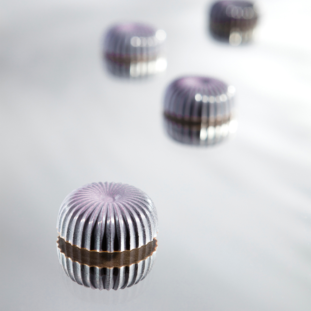 Chocolate World Polycarbonate Chocolate Mold, Flattened Pleated Sphere, 21 Cavities image 1