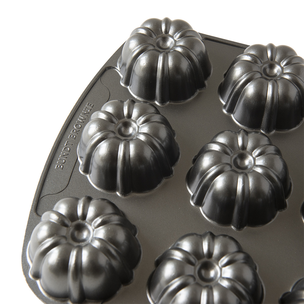 Nordicware 52837 Brownie & Cupcake Pan, 12 Cavities image 2